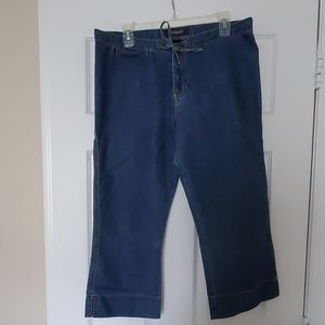 Super cute Abercrombie & Fitch capris.